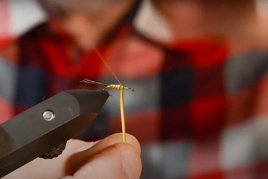 Réalisation du corps d'une mouche de pêche