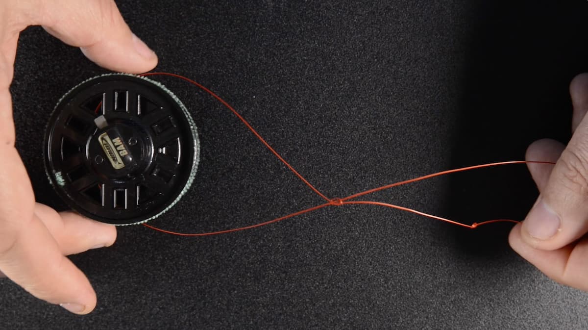 Avant de remplir son moulinet à tambour tournant, on installe son fil avec un nœud arbor.