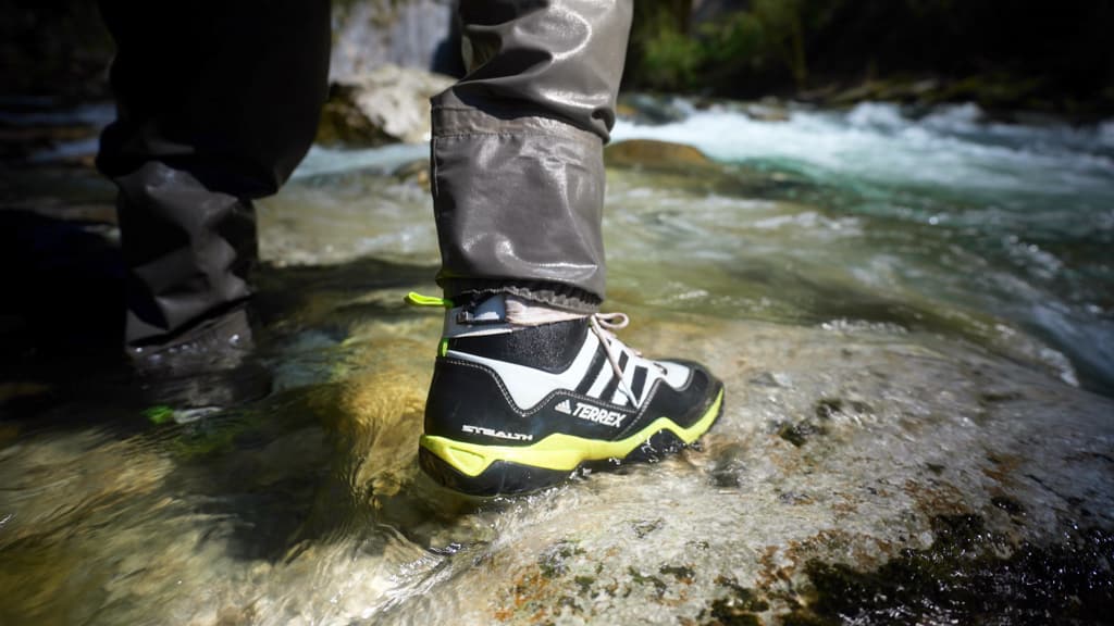 Certains pêcheurs optent pour des chaussures initialement destinées au canyoning.
