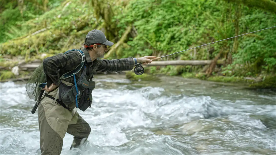 Pêche en nymphe au fil à l'espagnole en petite rivière